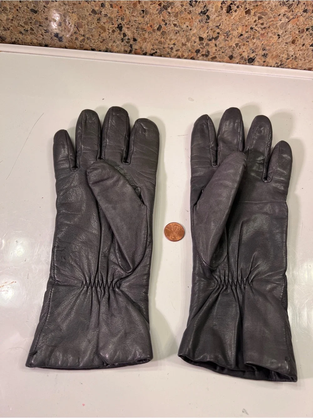 Gray Women's Leather Gloves Size Medium Lined Preowned